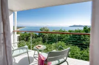 The Elandra Hotels in Wongaling Beach