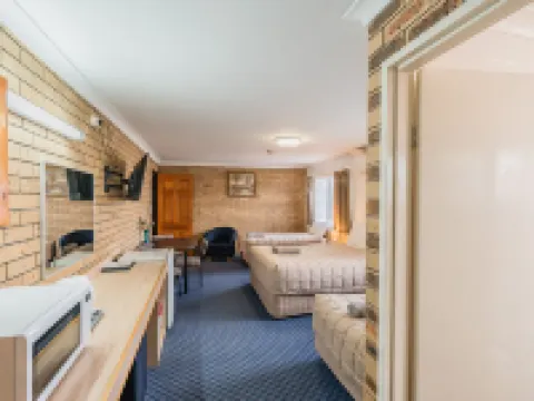 Settlers Motor Inn Hotels in Tenterfield
