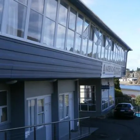 Waterfront Lodge Motel