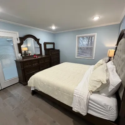 Huge Family House 12 Miles to NYC4Bathparking Hotels in Lyndhurst