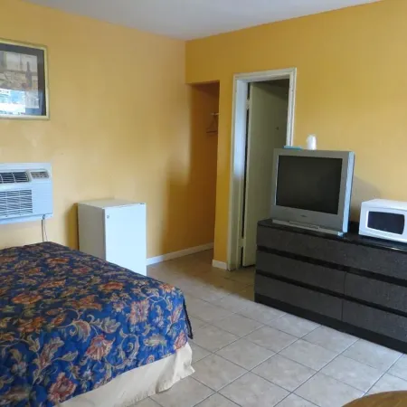 Travel Inn & Suites