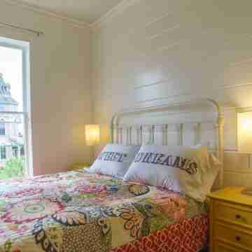 Just 3 Blocks from Downtown! Charming Studio Apartment! Rooms