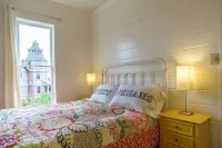 Just 3 Blocks from Downtown! Charming Studio Apartment!