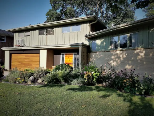 Wisconsin Treehouse Getaway! Hotels in Racine