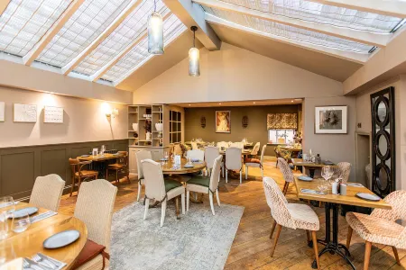 The Boot Inn Отели в г. Тикнолл