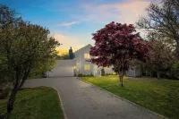 Center of Town - Ideal for Beach, Golf & Tennis Hotels in Montauk