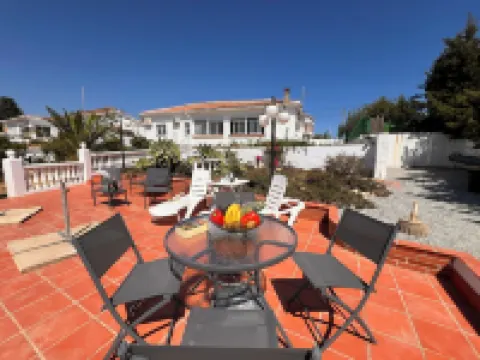 Tranquilo y Espacioso Chalet en Torrox Costa