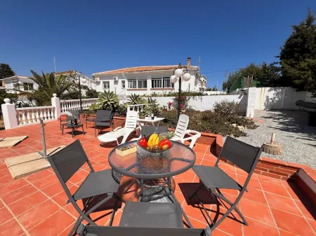 Tranquilo y Espacioso Chalet en Torrox Costa