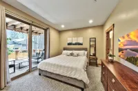 Spacious Luxury Home with Hot Tub and Boat Parking - Charming Retreat