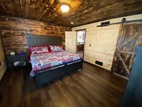 Last Minute and Early Bird Discount -20 Acres in Hocking Hills-Copperhead Cabin Hotels in Good Hope Township