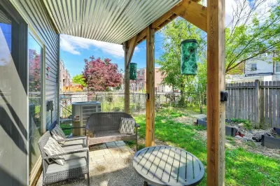 Spacious modern 4-bedroom townhome in Wilmington, up to 10 people Hotels near E. I. du Pont Home and Garden