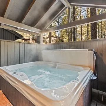 Sunriver Nostalgia - Walk to Sunriver Village, SHARC passes, HOT TUB