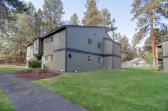 Cozy Condo with Community Pool and Hot Tub - Inviting Delightful Escape