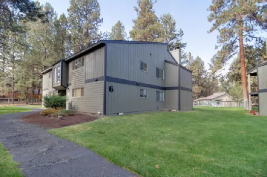 Cozy Condo with Community Pool and Hot Tub - Inviting Delightful Escape