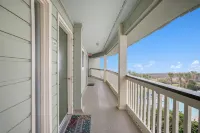 Breathtaking Ocean-view Condo with Pool, Fishing Pier 棕櫚島住宿飯店