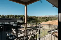 Hot Tub and Balcony with Scenic Views - Charming Mountain Oasis Hotel di Grand County