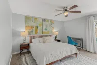 Nature Trail and Scenic Dining Area - Charming Eco-Sensitive Retreat Hotels in McDonald County