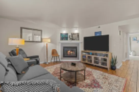 Idaho-Themed Condo with Modern Amenities - Charming Cozy Retreat