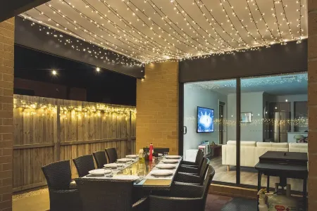 Sauna + King Beds, Super Large Luxurious Home Отели в г. Сейнт Леонардс