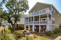 Coastal marsh/water-view townhome with sunroom, AC, & washer/dryer