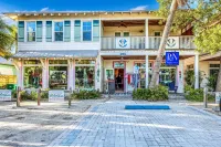 Beach Condo Near the Beach, Shared Pool, and High-Speed WiFi Hotels in Anna Maria