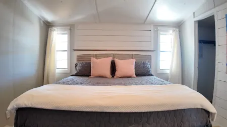 Cozy and quiet retreat just minutes from the Gulf of Mexico!