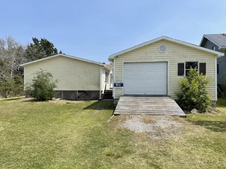 Charming Deck and Outdoor Shower - Serene Family Retreat