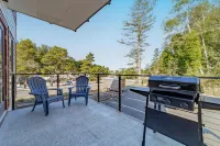Stunner apt with fireplace, grill, partial ocean views & partial AC