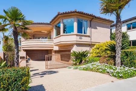 Ocean View and Movie Theatre - Elegant Coastal Retreat