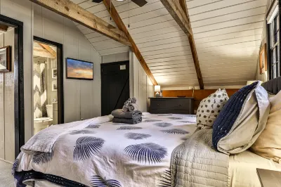 Charming Cabin with Fire Pit and Scenic Views - Cozy Retreat Hotels near Amicalola Falls State Park