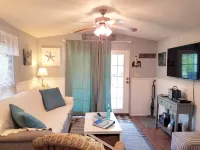 Charming Open Floor Plan and Outdoor Grilling - Cozy Gnome Hideaway Hotel a Ocracoke