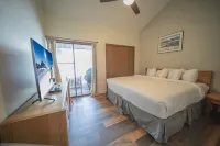 Stunning Mountain Views and Modern Amenities - Charming Cozy Retreat