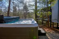 The Happy Place | Cabin in Blue Ridge with sweeping mountain views & hot tub Hôtels à : Comte de Gilmer