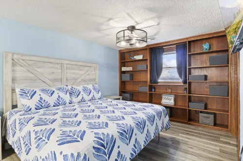 Gentle Lot with Swim Area and Dock Amenities - Captivating Fishing Haven