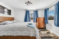 Private Dock and Two Beaches - Exquisite Lakefront Sanctuary Hotels in Orono