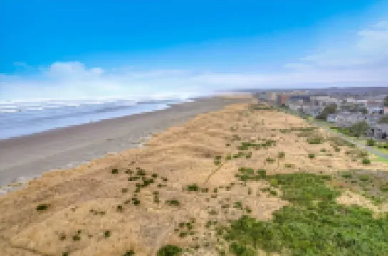 Ocean Views and Cozy Interiors - Spacious Coastal Haven