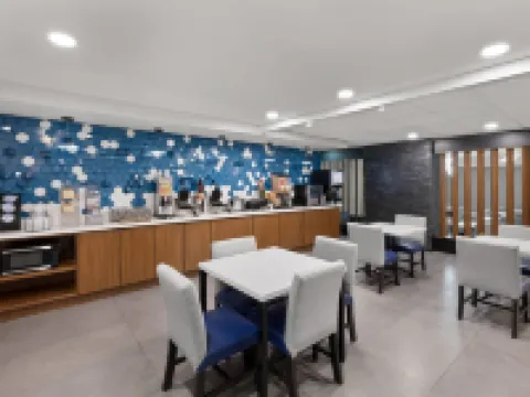 La Quinta Inn & Suites by Wyndham Houston Stafford Sugarland Hotels in Stafford