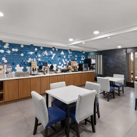 La Quinta Inn & Suites by Wyndham Houston Stafford Sugarland