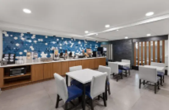 La Quinta Inn & Suites by Wyndham Houston Stafford Sugarland