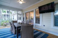 Charming Retreat with Lagoon Views and Outdoor Deck - Cozy Escape