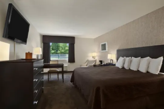 แทรเวิลลอดจ์ บายวินด์แฮม ฮับบาร์ด OH โรงแรมใน