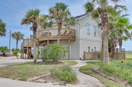 Spacious Coastal Escape w/ Beach & Marsh Views Отели в г. Вилано-Бич