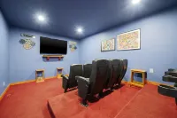 Private Heated Indoor Pool and Arcade Games - Stunning Cabin Retreat Hôtels à : Cosby