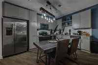Chic Retreat - Rooftop Deck, Pool, Fitness Center 디케이터 호텔