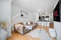 Champagne Towers Kingbed Penthouse Views