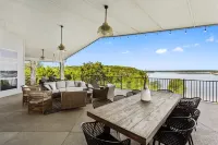 Paradise by the lake - Lonestar Lakehouse