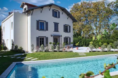 Hôtel Villa la Renaissance فنادق في بايون