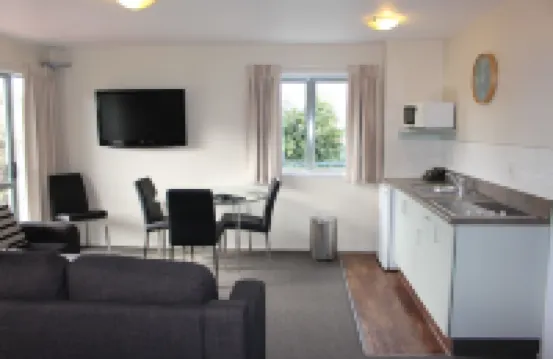 西港水療汽車旅館