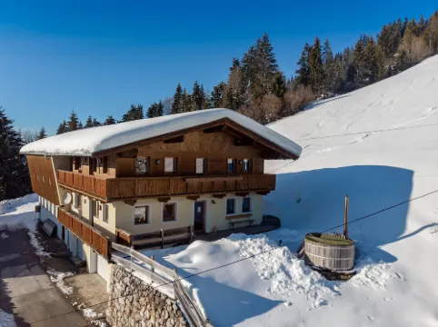 Gorgeous Chalet with Hot Tub in Tyrol