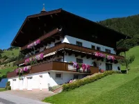 Farmhouse in Hollersbach Near Ski Slopes - Homestays